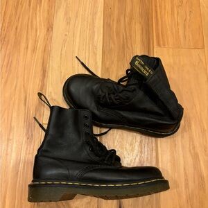 Black dr. Martins soft leather